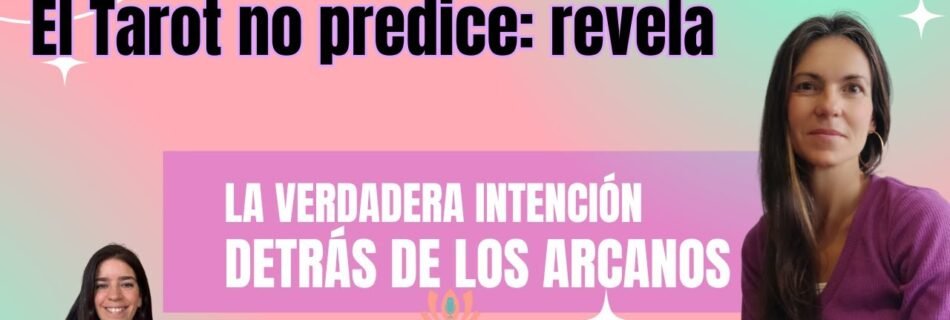 Miniatura del podcast La Voz de tu Alma con el título 'El Tarot no predice: revela - La verdadera intención detrás de los Arcanos'. Aparecen dos mujeres sonrientes sobre un fondo degradado en tonos rosa y verde, representando a la Escuela Online de Conciencia.